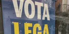 Imbrattata la sede elettorale della Lega nel centro di Mestre