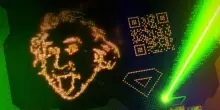 Un materiale scolpito dalla luce per occhiali smart e nanosensori