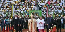 Il Papa allo stadio di Malabo per la messa, ultimo evento in Africa