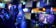 Istat, web usato da oltre la met&agrave; degli italiani tra i 16 e i 74 anni per informarsi