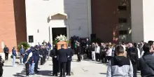 A Foggia i funerali del personal trainer ucciso nella chiesa in cui si spos&ograve;