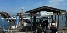 Pescatori per un giorno tra reti e lenze, vacanza di mare contro caro-voli e crisi