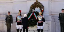 25 aprile: Mattarella all'Altare della Patria rende omaggio ai caduti, poi a San Severino Marche