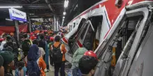 Scontro fra treni in Indonesia: il bilancio sale ancora, 14 morti e 84 feriti