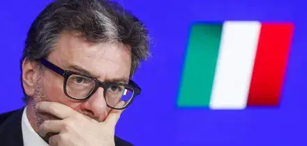 Giorgetti, abbiamo ridotto deficit senza manovre restrittive, con responsabilit&agrave;