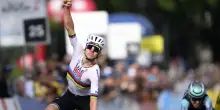 Pogacar vince in volata, tappa e maglia al Giro di Romandia