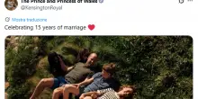 A piedi nudi nel parco, William e Kate celebrano i 15 anni di matrimonio