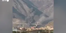 Iran, colpito il ponte B1 a Karaj: le immagini dell'attacco