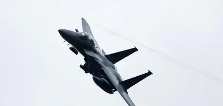 Teheran abbatte due caccia Usa, si cerca uno dei piloti, messa una taglia su lui