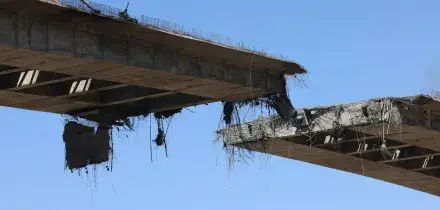 Medio Oriente, nave francese attraversa Hormuz. Teheran: 'Abbattuto un F35 Usa'. Media: 'Il pilota potrebbe essere prigioniero' - LIVEBLOG