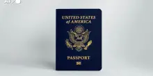 Trump mettera' la sua immagine sui passaporti statunitensi