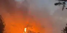 Incendio sul Monte Faeta, nella notte evacuate 3500 persone