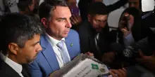 Brasile, bufera su Bolsonaro Jr per fondi di banchiere incarcerato a un film sul padre
