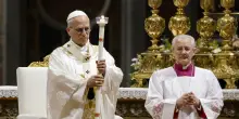 Il Papa nella veglia di Pasqua battezza dieci catecumeni, uno dalla Corea