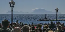 Folla nei parchi di Torino per Pasquetta, a Napoli con il sole spiagge affollate