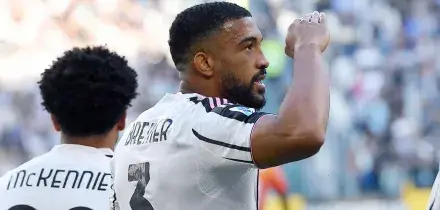 Serie A: la Juventus batte 2-0 il Genoa e torna a -1 dalla Champions