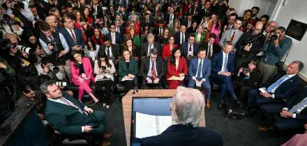 Medio Oriente, Trump: 'L'Iran pu&ograve; essere eliminato in una notte, e potrebbe essere domani' - LIVEBLOG