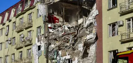 Ucraina, attacco russo a Odessa, tre morti. Tratti in salvo i 41 minatori nel Lugansk