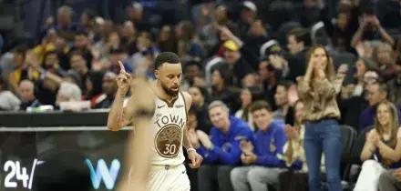 NBA: Warriors e Hornets sconfitti, Curry dice addio ai playoff