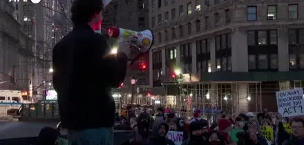 Protesta contro Trump a New York, arriva la notizia del cessate il fuoco