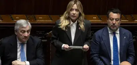 Meloni: 'N&eacute; dimissioni n&eacute; rimpasto, il no ci riaccende'. Schlein: 'La sfida l'hai gi&agrave; persa'