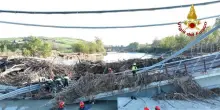 Ponte crollato sul Trigno. La figlia dell'uomo disperso: "Ridatemi mio padre"