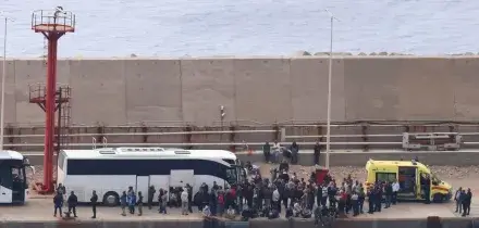 Sbarcati a Creta gli attivisti della Flotilla intercettati da Israele, 40 ore di soprusi sulla nave israeliana'