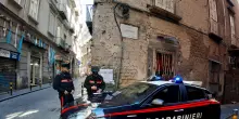 Scontro a fuoco a Napoli, ferite alle gambe due ragazze che passeggiavano