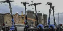 Monopattini elettrici, obbligo di targa entro 16 maggio, ma c'&egrave; rischio ritardi