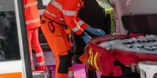Rogo fuori da un capannone, trovato un cadavere nella casa vicina