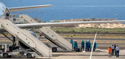 Hantavirus, cominciato lo sbarco dei primi passeggeri dalla nave Hondius