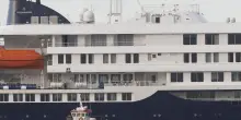 Hantavirus, la nave Hondius entrata nel porto di Granadilla a Tenerife