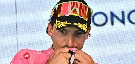 Giro: Ciccone &egrave; la nuova maglia rosa, a Narvaez la quarta tappa