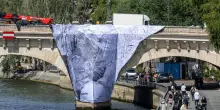 Al via sul Pont Neuf di Parigi i lavori per l'opera 'La Caverne du Pont Neuf' di JR