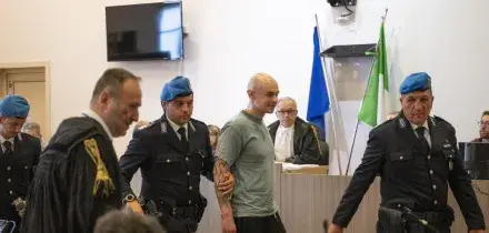 Al via il processo per l'omicidio del capotreno Alessandro Ambrosio. Il legale di Jelenic chiede una perizia psichiatrica