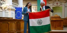 La principessa Kate accolta in municipio a Reggio Emilia, riceve il primo Tricolore