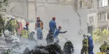 Sale a 16 il bilancio dei morti a Kiev, anche 2 bambini