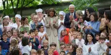 Kate alla scoperta del Reggio Emilia Approach nella scuola: 'Vorrei che tutte le scuole fossero cos&igrave;'