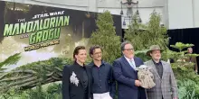 Pascal e Weaver alla prima di The Mandalorian, un film su un bravo padre