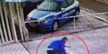 Picchia la compagna davanti al Commissariato di Gela, arrestato