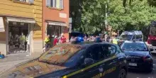 Falcia in auto una decina di pedoni e accoltella un passante a Modena, fermato