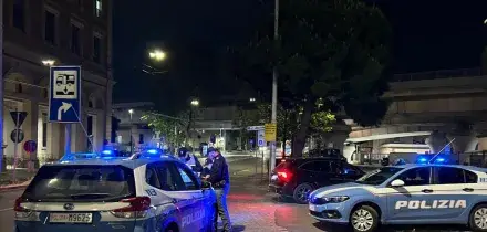 D&agrave; fuoco al padre e lo lascia morire tra le fiamme