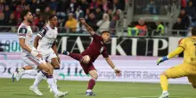 Il Cagliari batte il Toro in rimonta e festeggia la salvezza