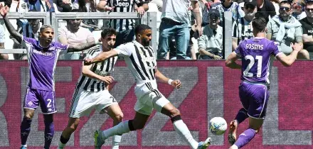 Serie A: in campo Juventus-Fiorentina 1-1, Pisa-Napoli 0-2 e Como Parma 0-0 DIRETTA e FOTO