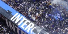 Inter parte la festa, fumogeni e cori dentro e fuori San Siro