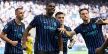 Serie A: festa scudetto dell'Inter in campo, i nerazzurri alzano la coppa