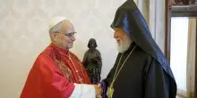 Il Papa al capo della Chiesa armena, preghiamo per la pace in Medio Oriente