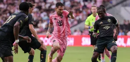 Messi lascia il campo, paura infortunio a tre settimane dal Mondiale