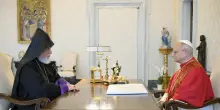 Il Papa, 'molto preoccupato per il Libano e Medio Oriente'