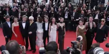 Cannes, Almodovar sul red carpet con il cast del suo "Amarga Navidad"